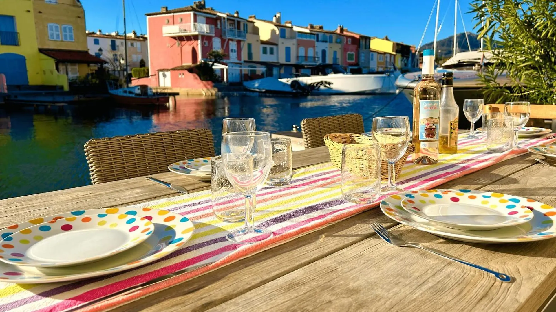 Dom wakacyjny Willa Renovated House With Wifi Ac A Large Terrace And A Mooring Grimaud